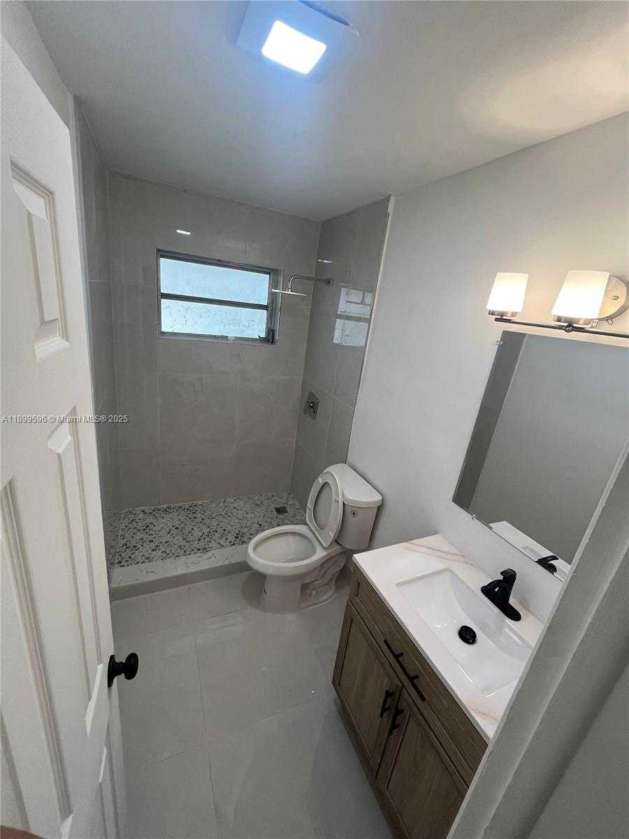 Small Image of 2319 JACKSON ST #7, Hollywood Number 9