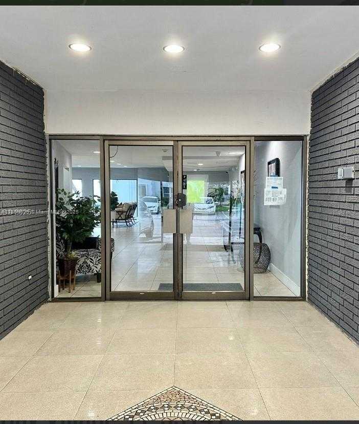 Small Image of 1880 SOUTH TREASURE DR #2C, North Bay Village Number 18