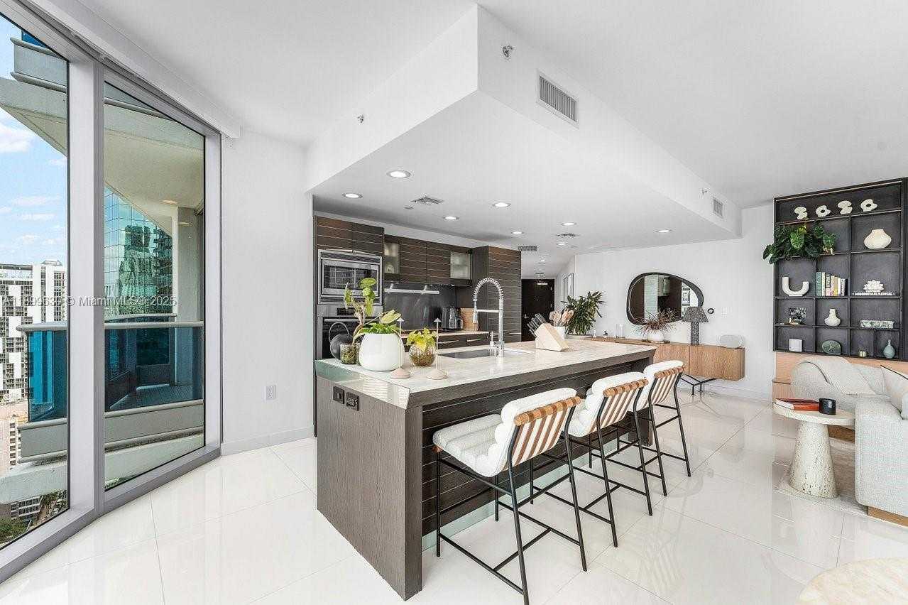 Small Image of 200 BISCAYNE BOULEVARD WAY #3702, Miami Number 10