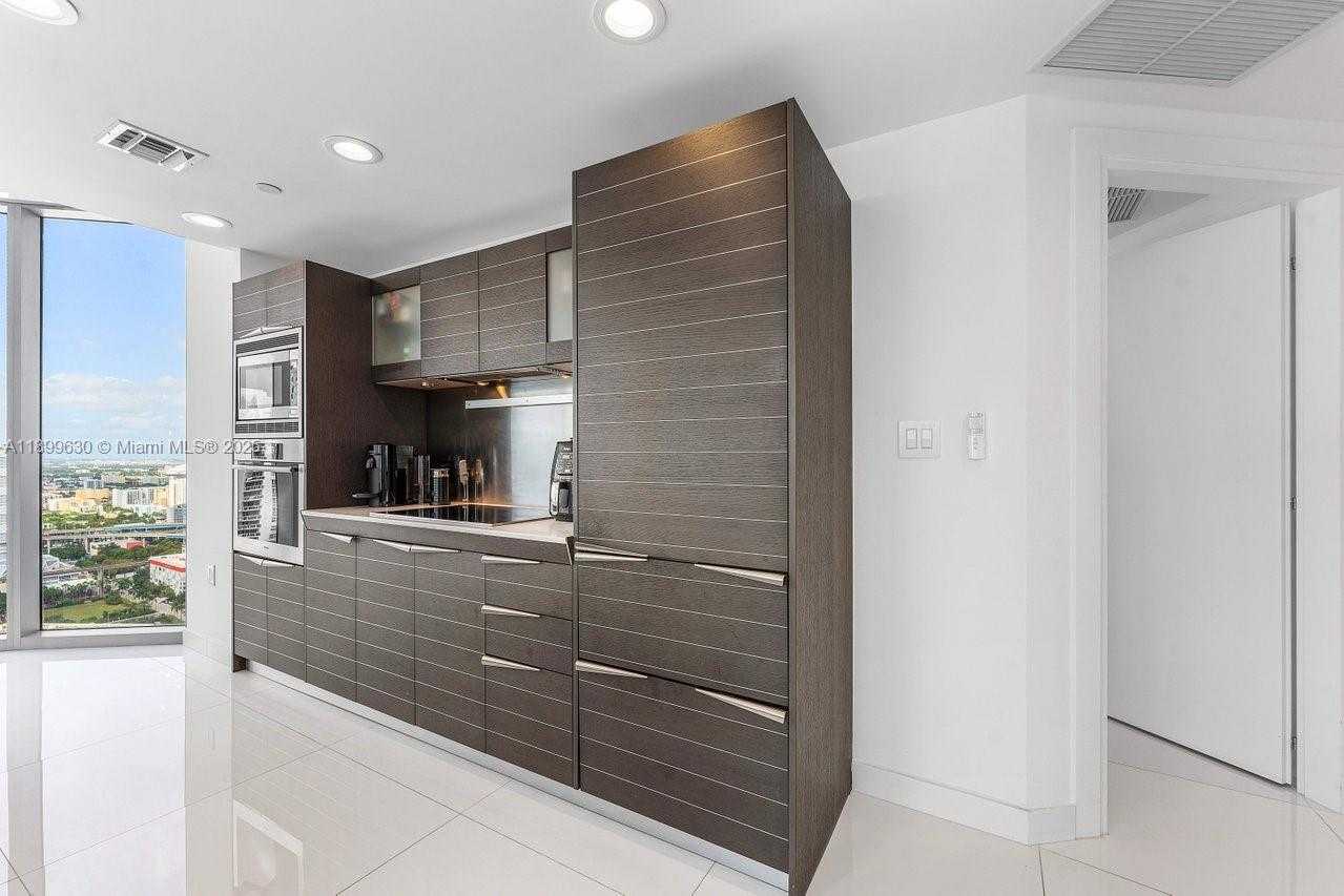 Small Image of 200 BISCAYNE BOULEVARD WAY #3702, Miami Number 11