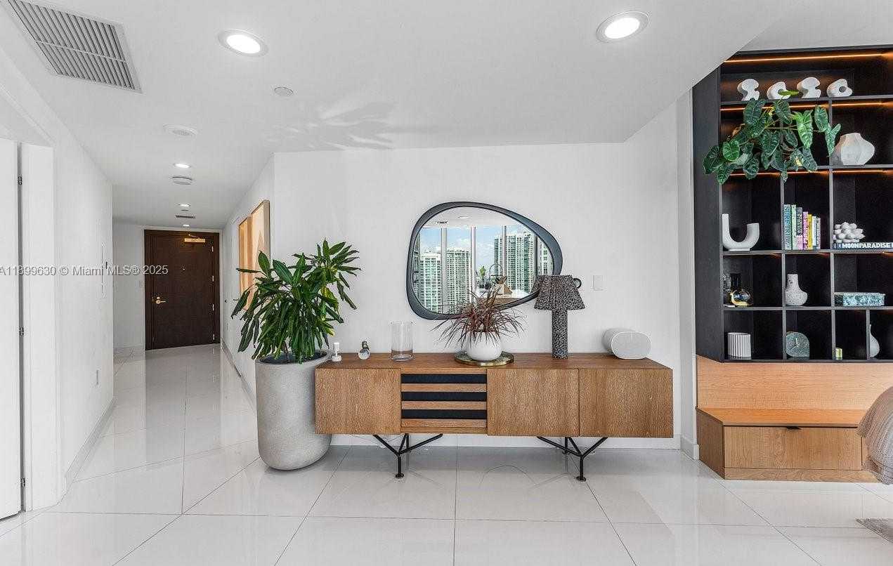 Small Image of 200 BISCAYNE BOULEVARD WAY #3702, Miami Number 15