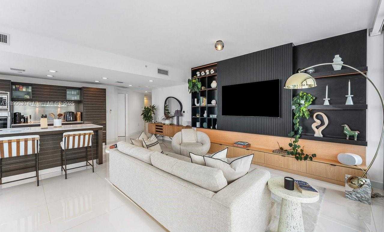 Small Image of 200 BISCAYNE BOULEVARD WAY #3702, Miami Number 16