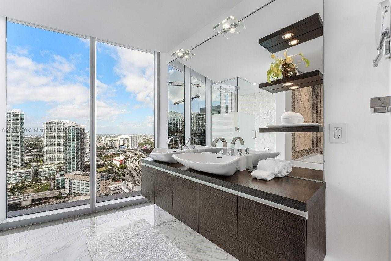 Small Image of 200 BISCAYNE BOULEVARD WAY #3702, Miami Number 22