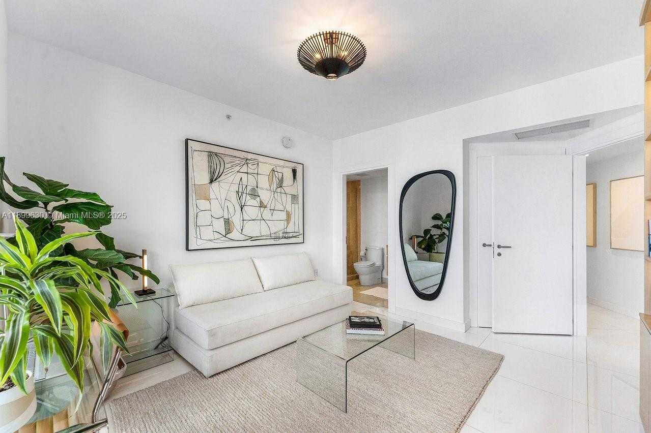 Small Image of 200 BISCAYNE BOULEVARD WAY #3702, Miami Number 27