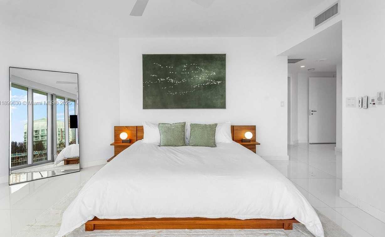 Small Image of 200 BISCAYNE BOULEVARD WAY #3702, Miami Number 35