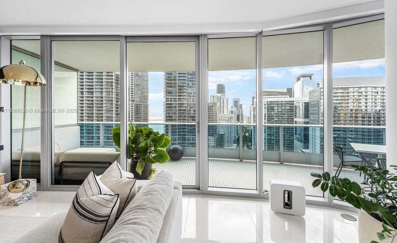 Small Image of 200 BISCAYNE BOULEVARD WAY #3702, Miami Number 41