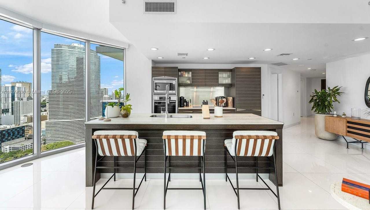 Small Image of 200 BISCAYNE BOULEVARD WAY #3702, Miami Number 5