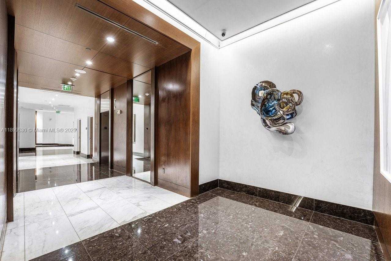 Small Image of 200 BISCAYNE BOULEVARD WAY #3702, Miami Number 68