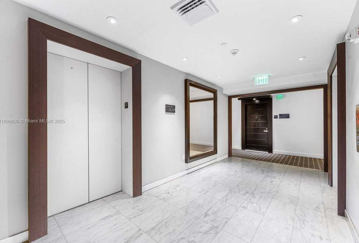 Small Image of 200 BISCAYNE BOULEVARD WAY #3702, Miami Number 69