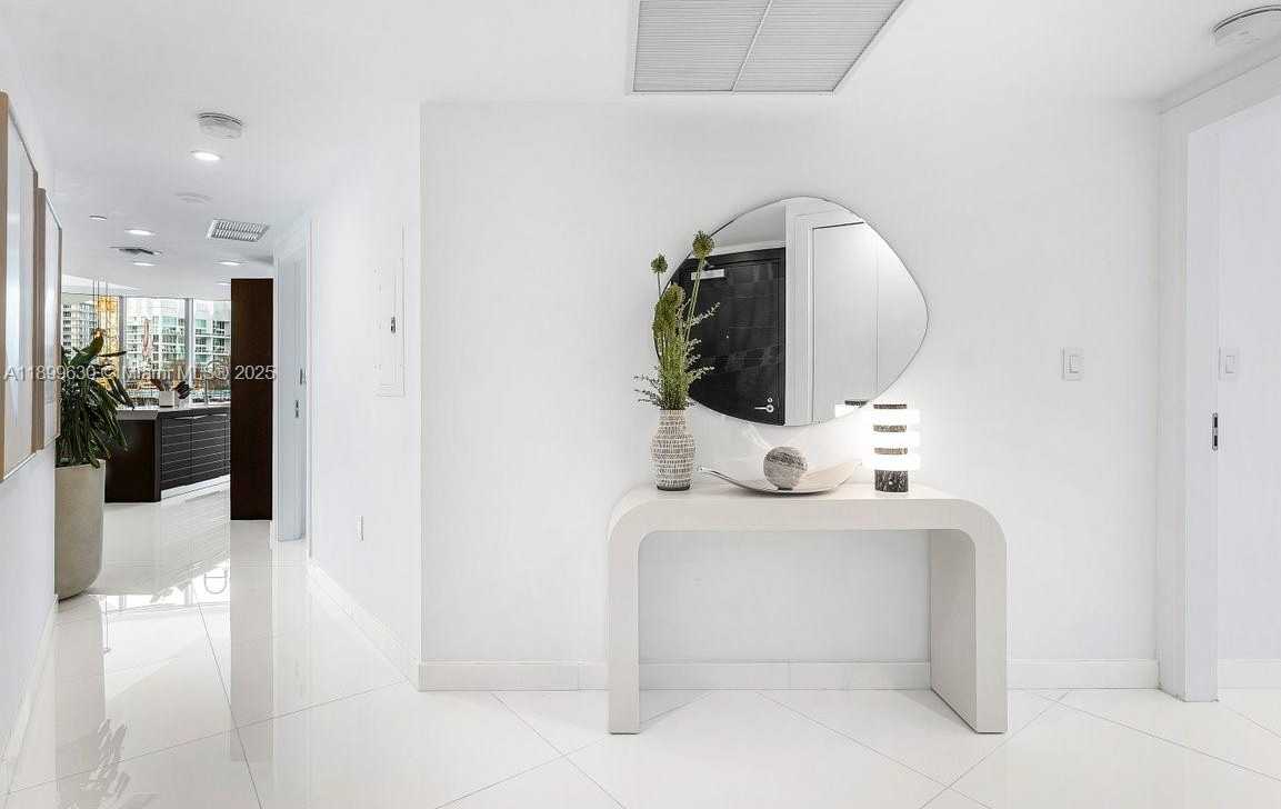 Small Image of 200 BISCAYNE BOULEVARD WAY #3702, Miami Number 7