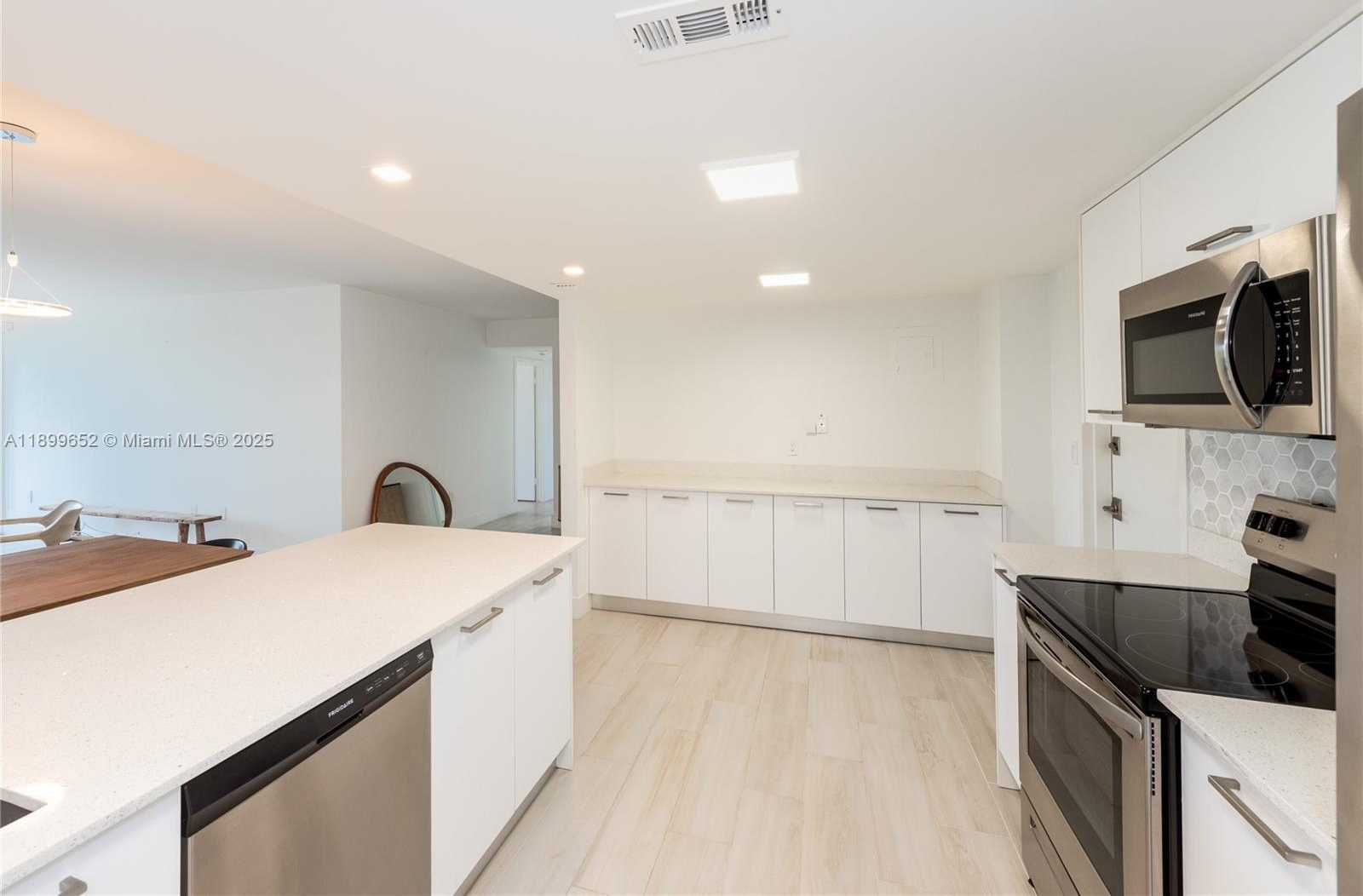 Small Image of 155 OCEAN LANE DR #404, Key Biscayne Number 10