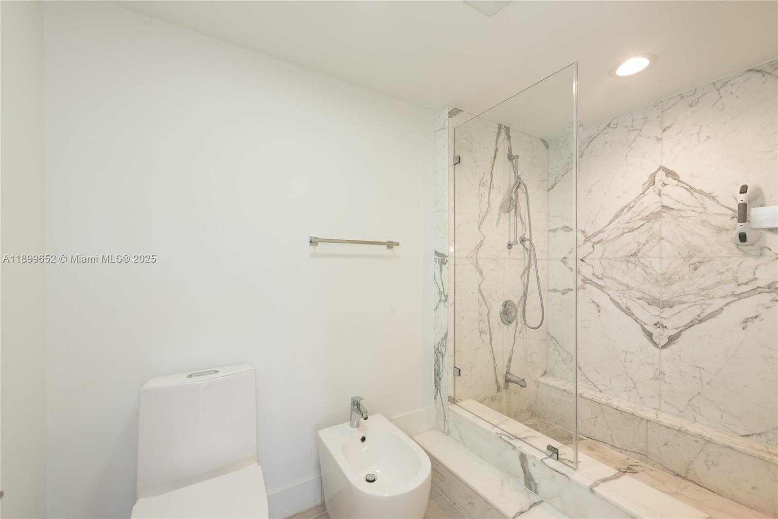 Small Image of 155 OCEAN LANE DR #404, Key Biscayne Number 17