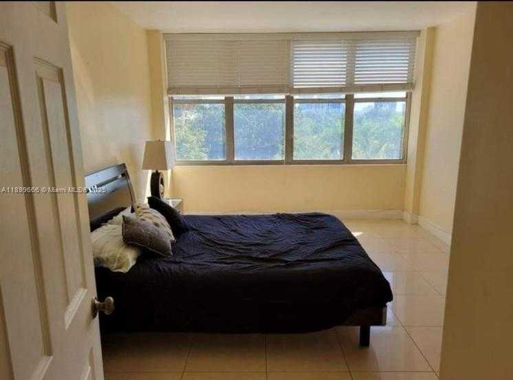 Small Image of 7441 WAYNE AVE #3O, Miami Beach Number 3