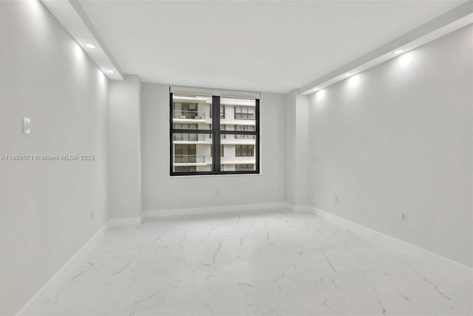 Small Image of 9801 COLLINS AVE #15X, Bal Harbour Number 32