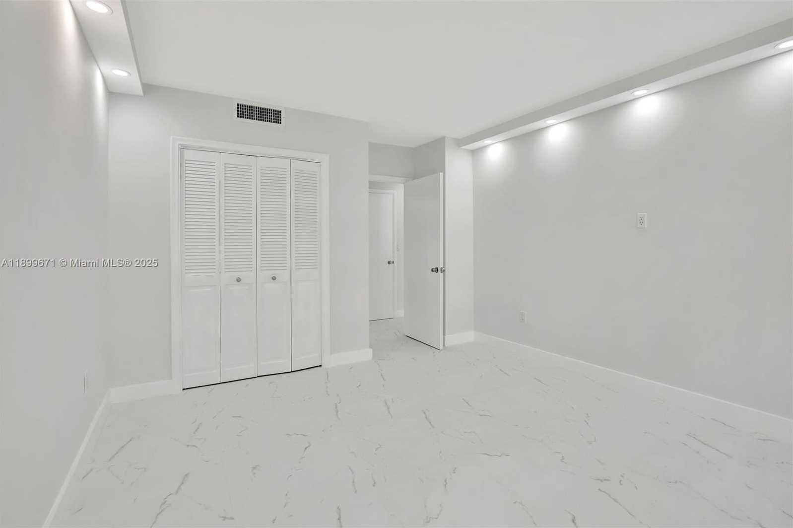 Small Image of 9801 COLLINS AVE #15X, Bal Harbour Number 34