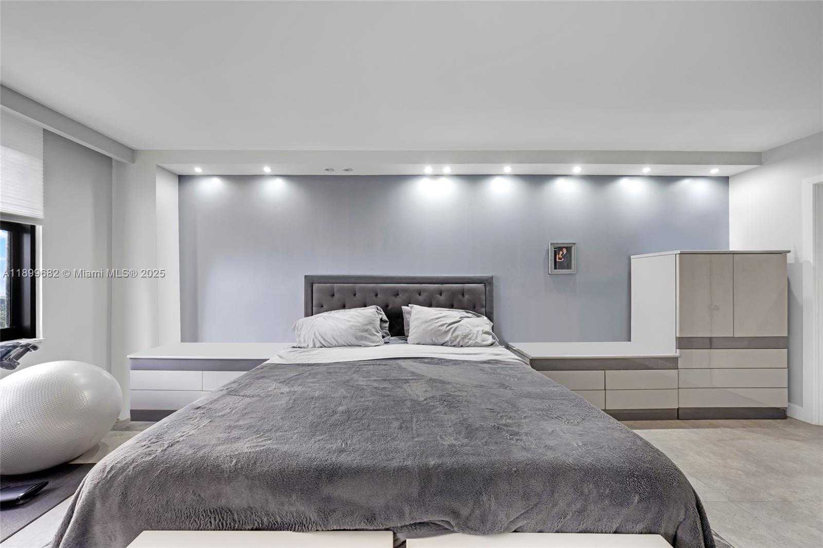 Small Image of 9801 COLLINS AVE #16U, Bal Harbour Number 22