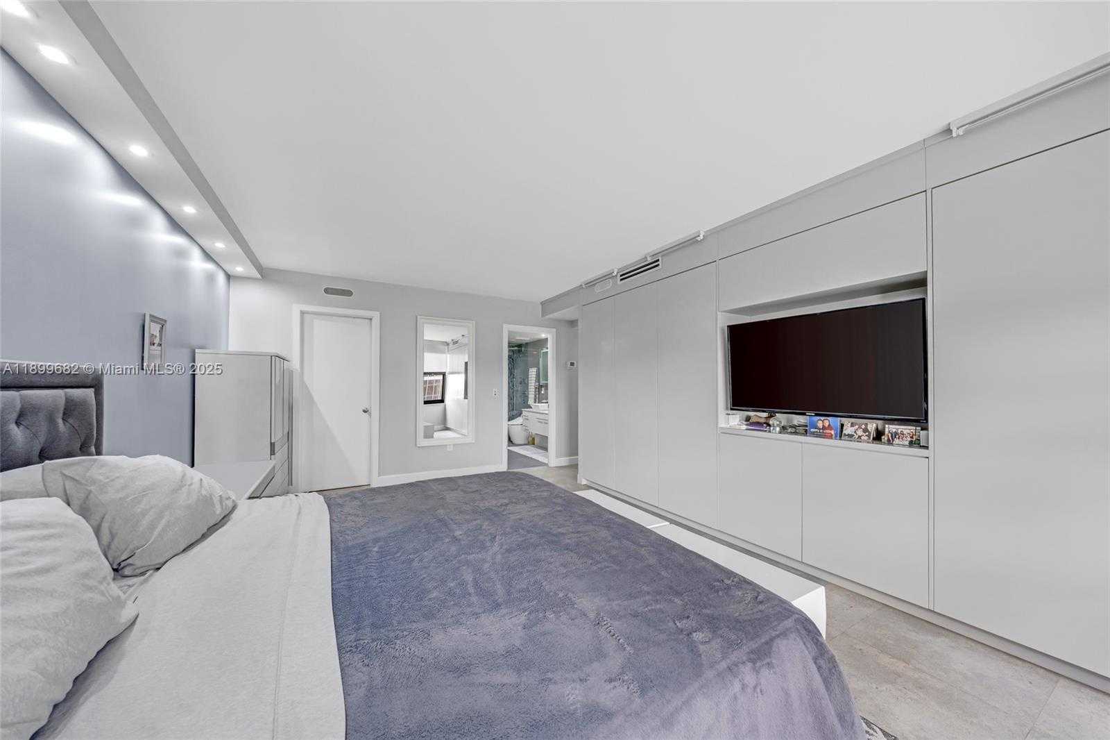 Small Image of 9801 COLLINS AVE #16U, Bal Harbour Number 24