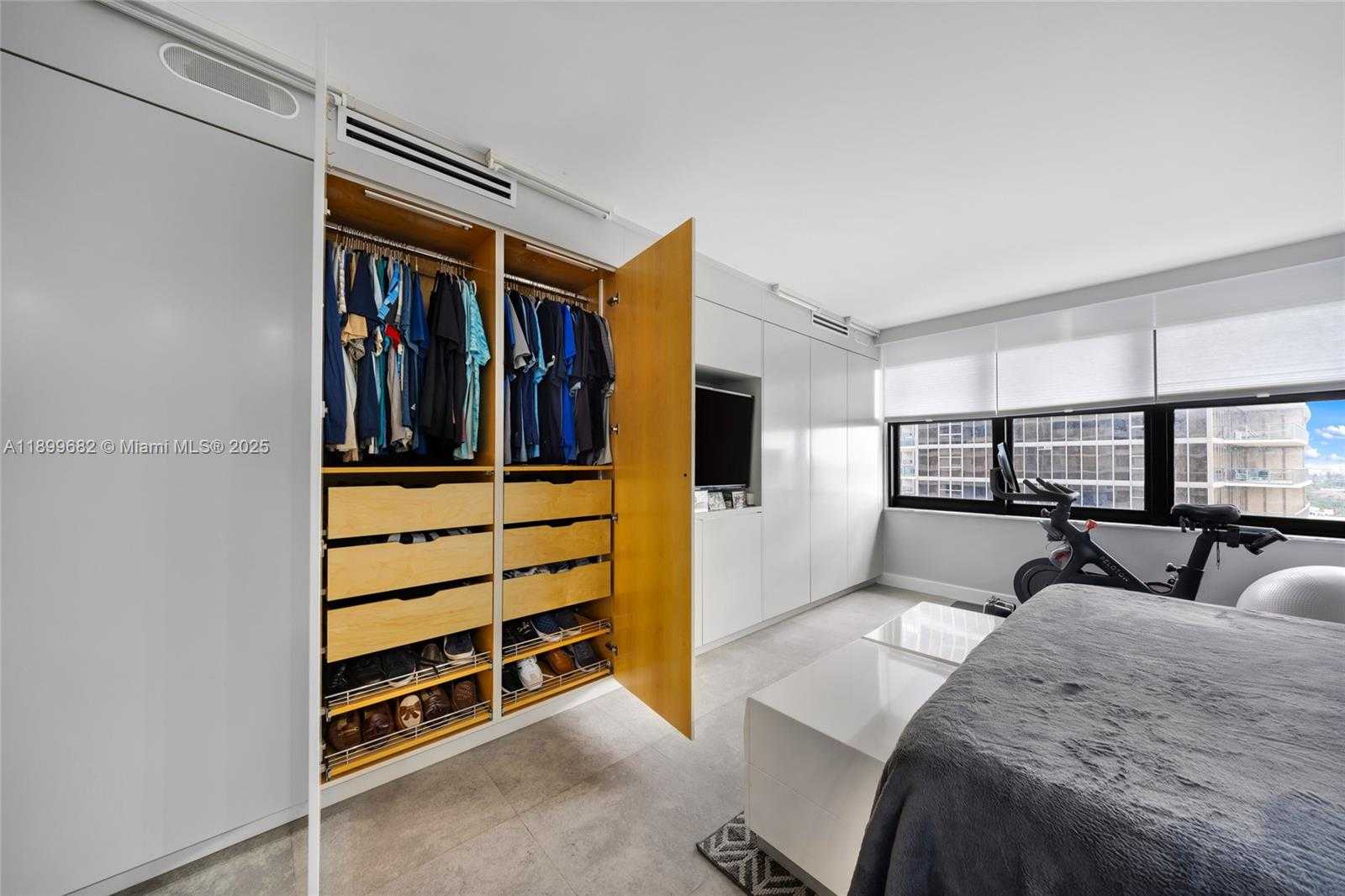 Small Image of 9801 COLLINS AVE #16U, Bal Harbour Number 25