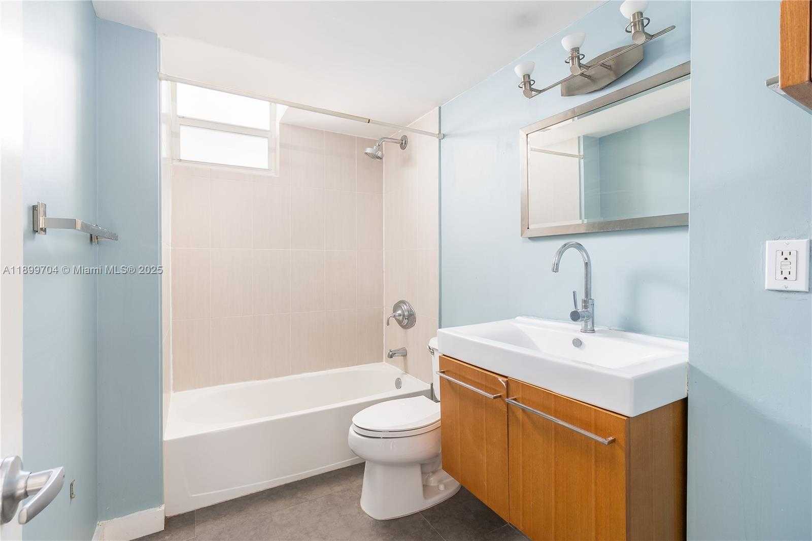 Small Image of 1045 10TH ST #304, Miami Beach Number 14