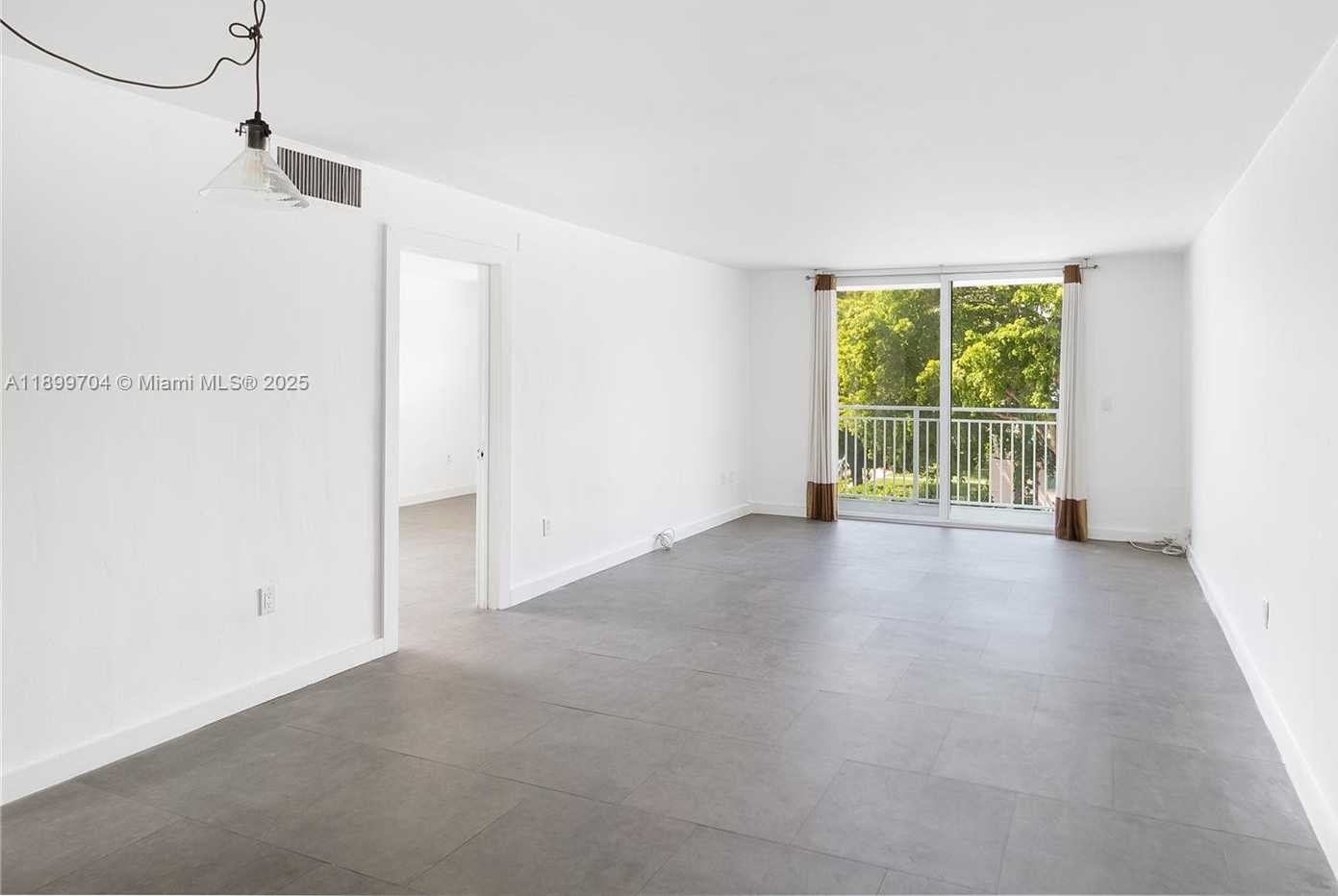 Small Image of 1045 10TH ST #304, Miami Beach Number 2