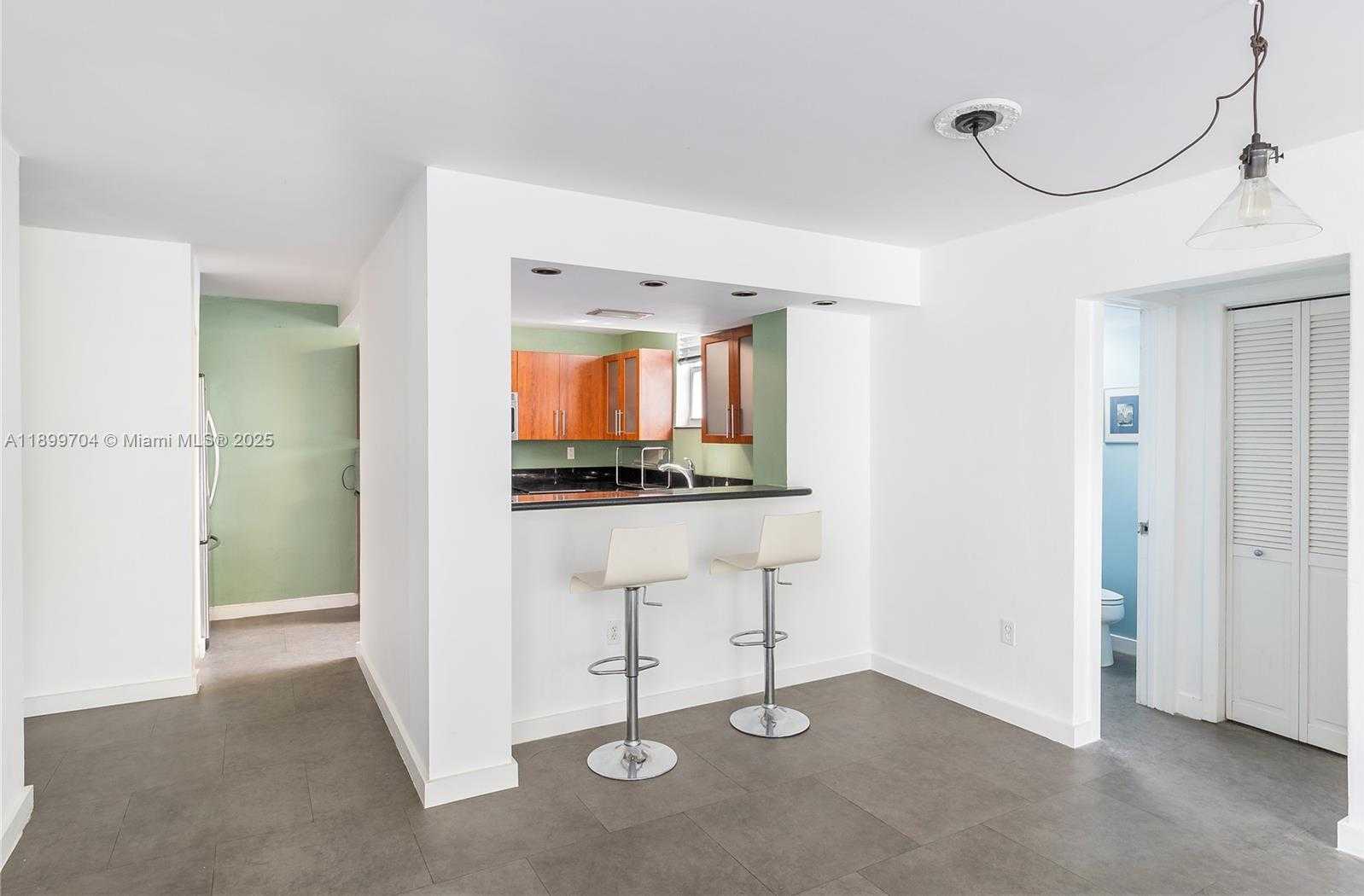 Small Image of 1045 10TH ST #304, Miami Beach Number 4