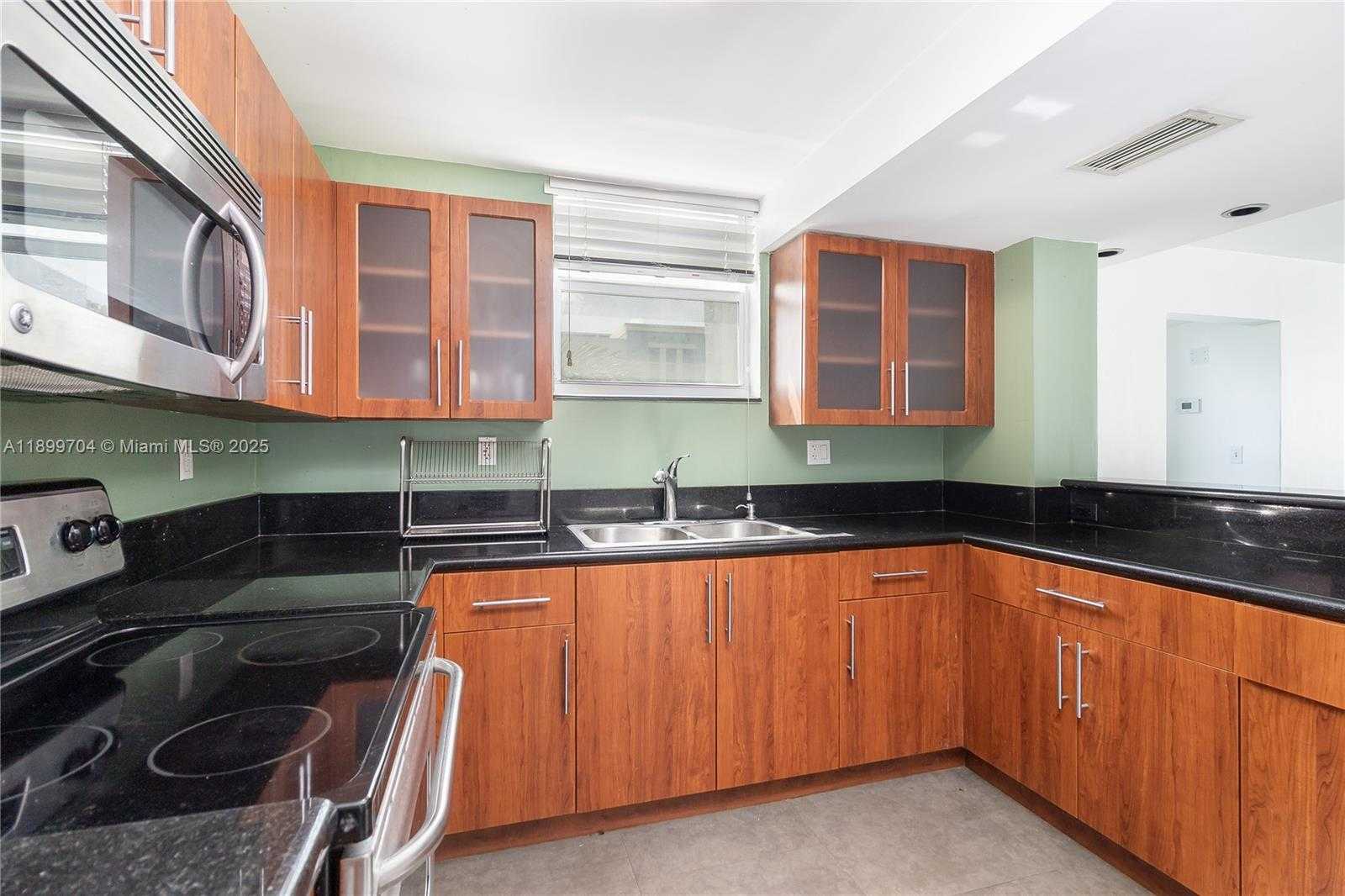 Small Image of 1045 10TH ST #304, Miami Beach Number 7