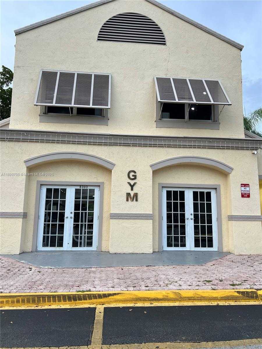 Small Image of 8353 LAKE DR #405, Doral Number 17