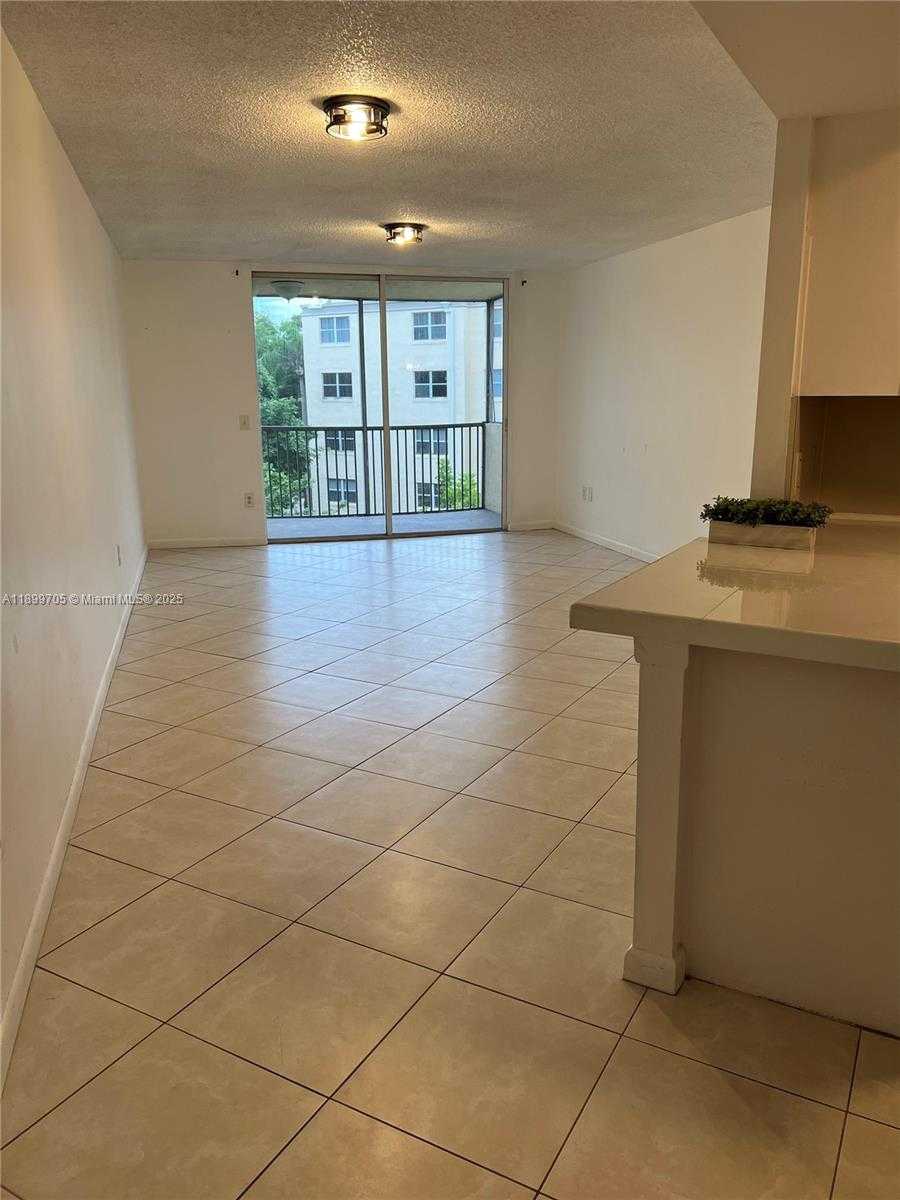 Small Image of 8353 LAKE DR #405, Doral Number 2