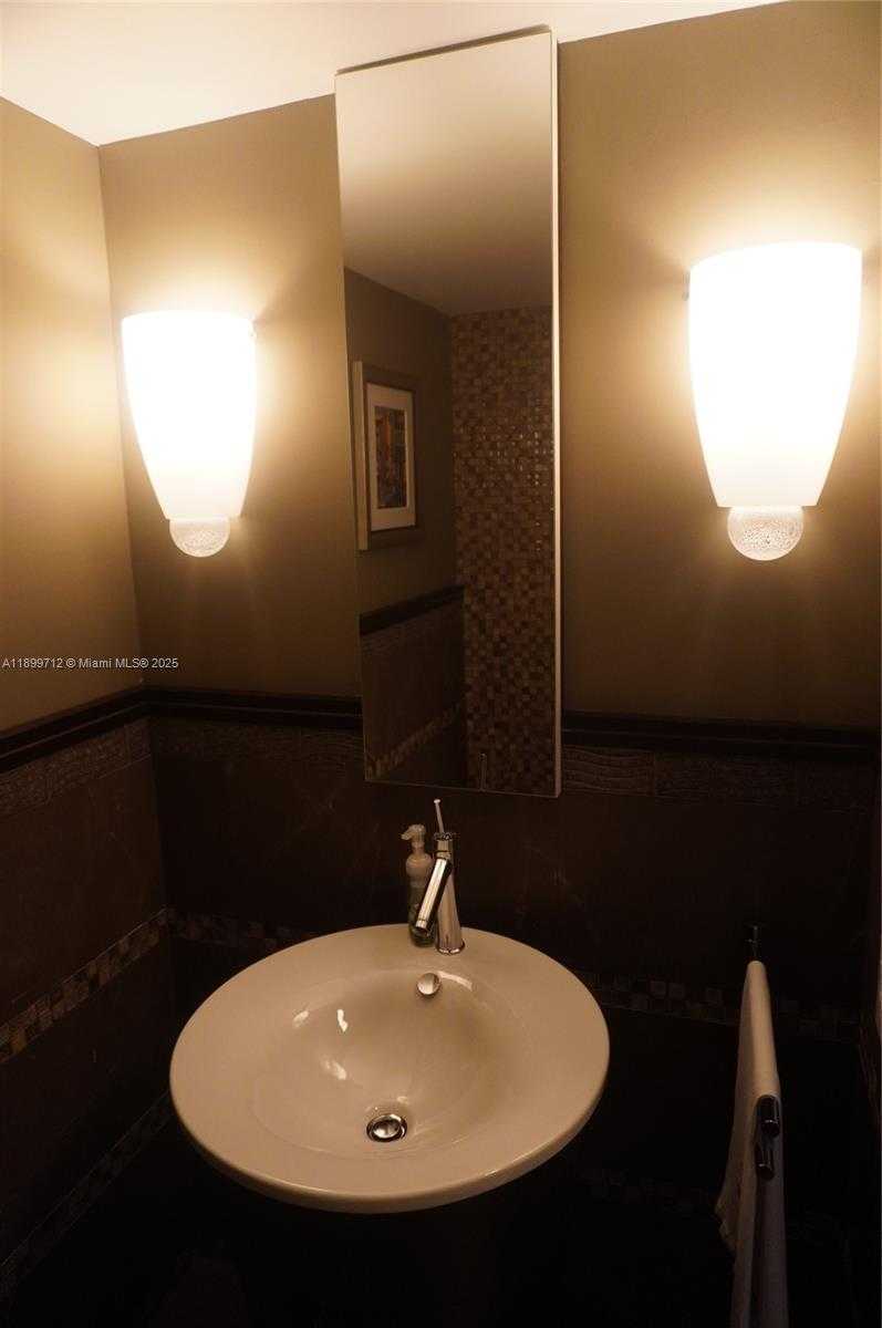 Small Image of 808 BRICKELL KEY DR #1508, Miami Number 6