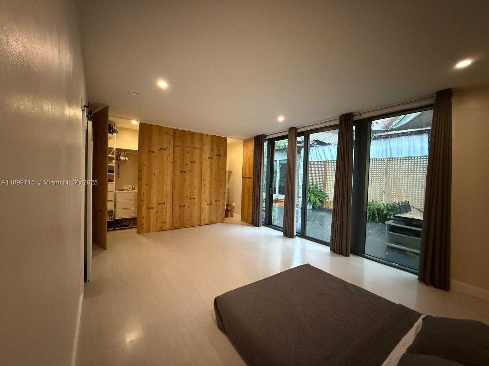 Small Image of 396 NORTH EAST 152ND ST #396, Miami Number 11