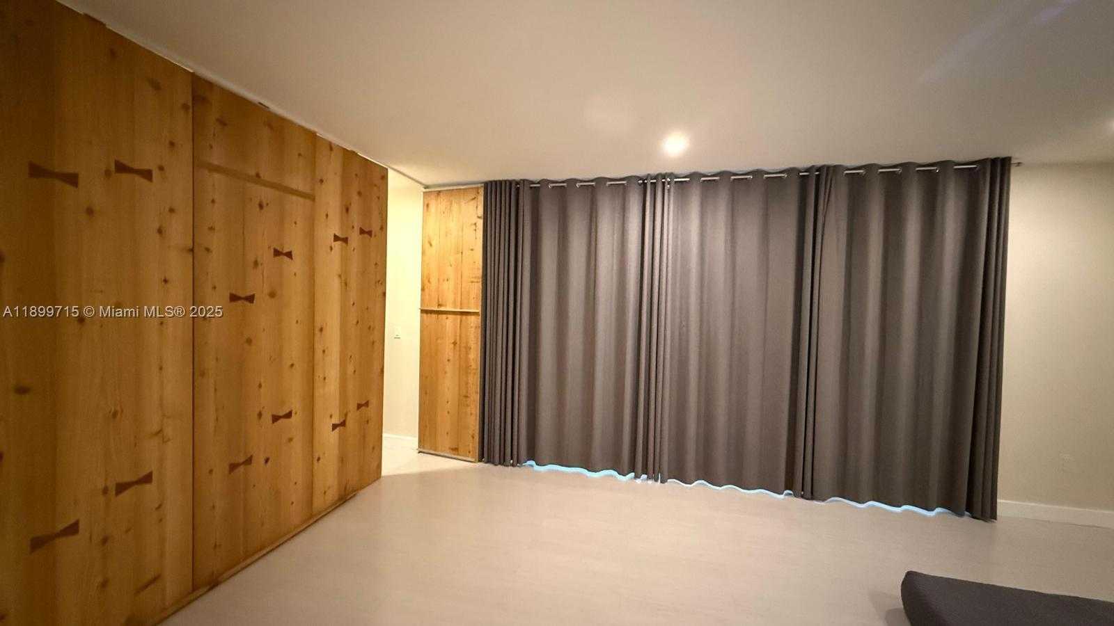 Small Image of 396 NORTH EAST 152ND ST #396, Miami Number 6