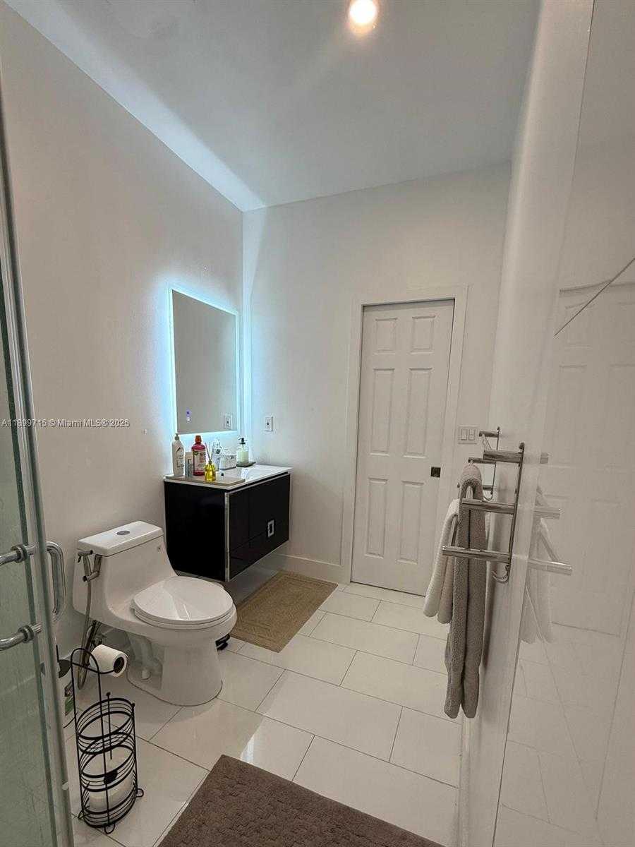 Small Image of 396 NORTH EAST 152ND ST #396, Miami Number 9