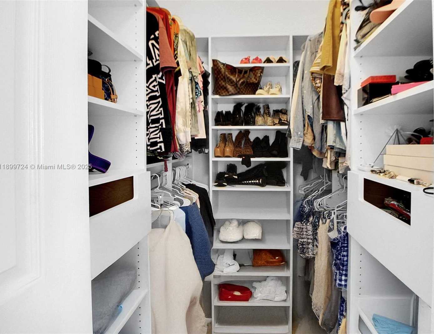 Small Image of 22760 SOUTH WEST 105TH AVE, Miami Number 19