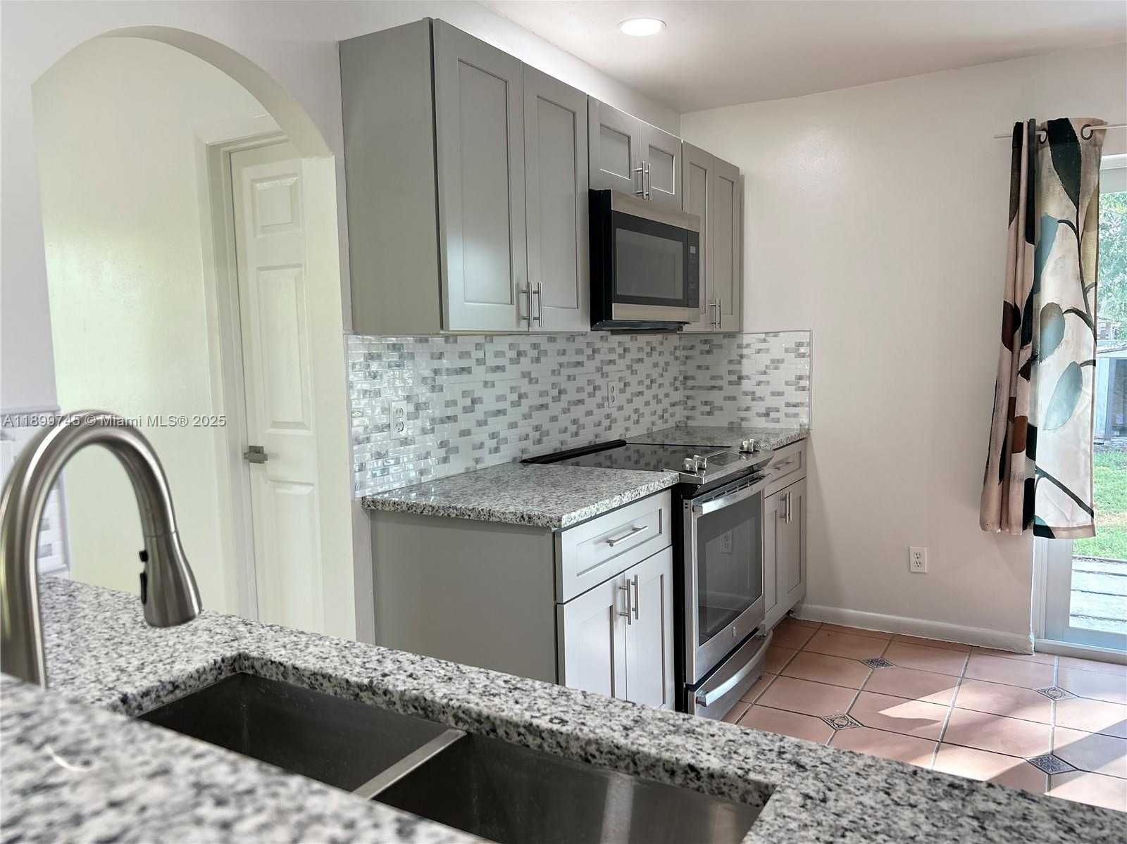 Small Image of 6452 ROYAL PALM BEACH BLVD, West Palm Beach Number 10