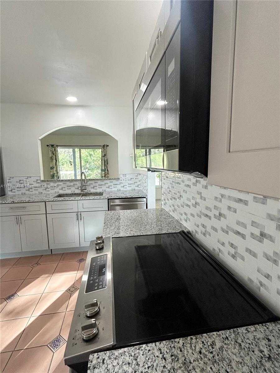 Small Image of 6452 ROYAL PALM BEACH BLVD, West Palm Beach Number 11