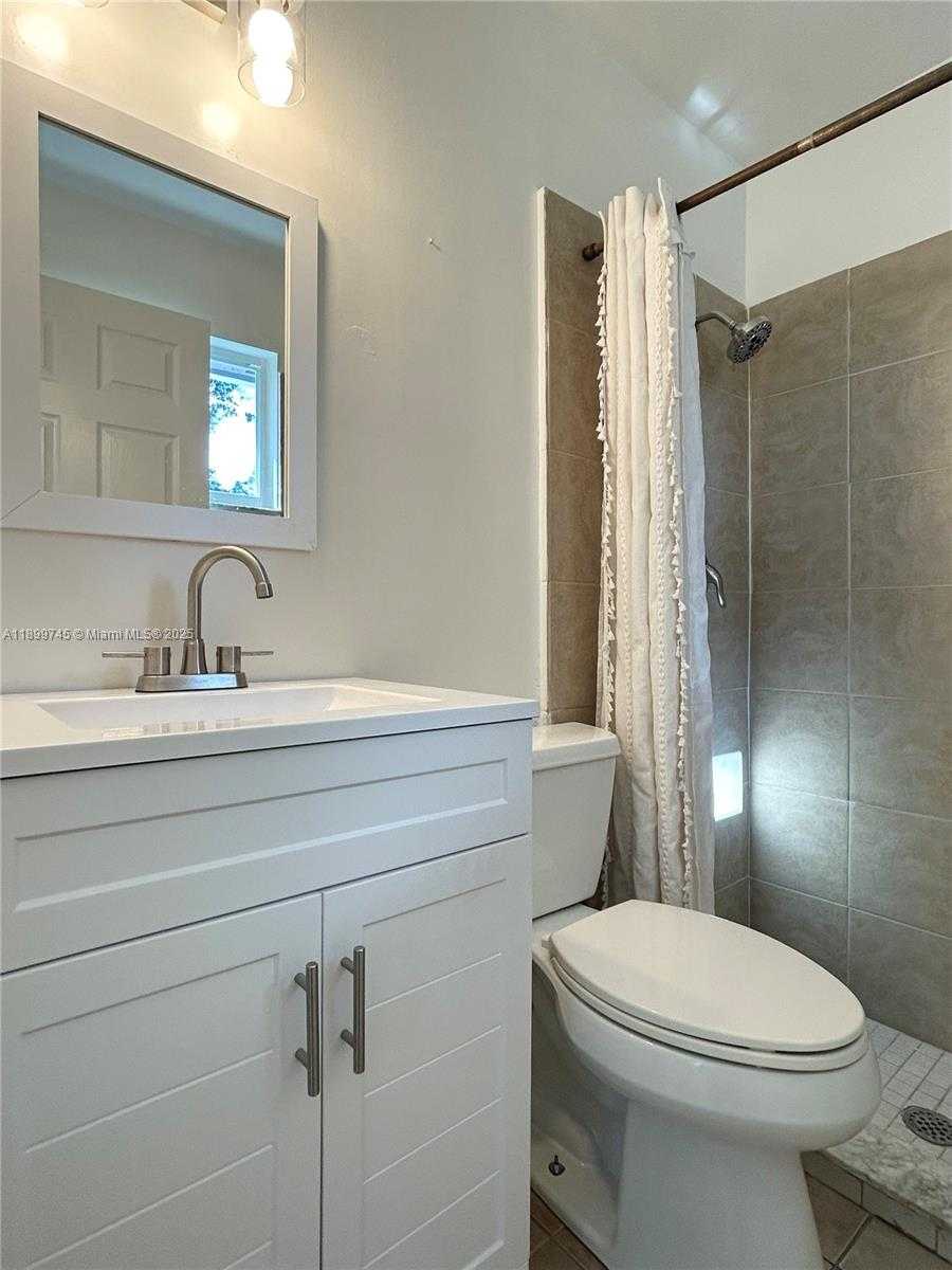 Small Image of 6452 ROYAL PALM BEACH BLVD, West Palm Beach Number 19