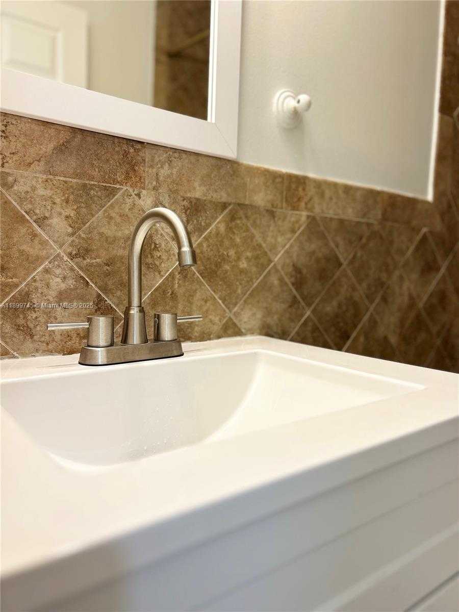 Small Image of 6452 ROYAL PALM BEACH BLVD, West Palm Beach Number 25