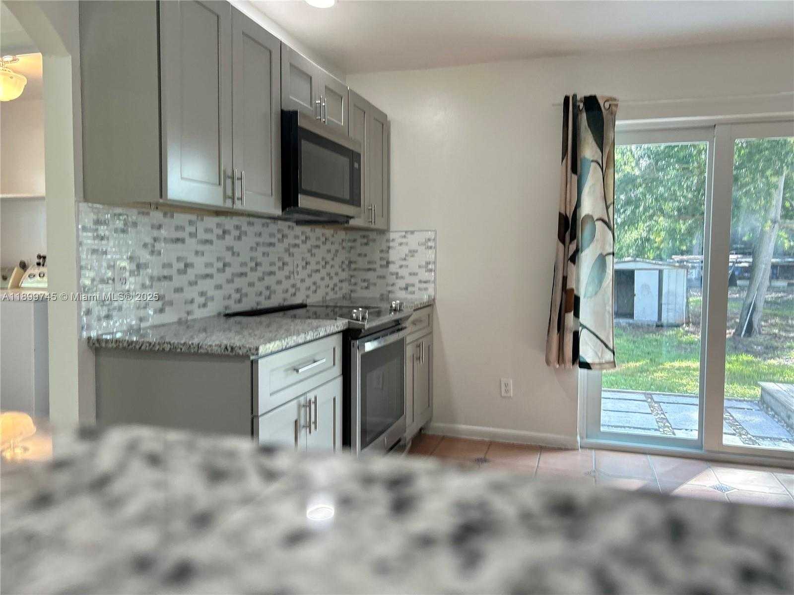 Small Image of 6452 ROYAL PALM BEACH BLVD, West Palm Beach Number 9