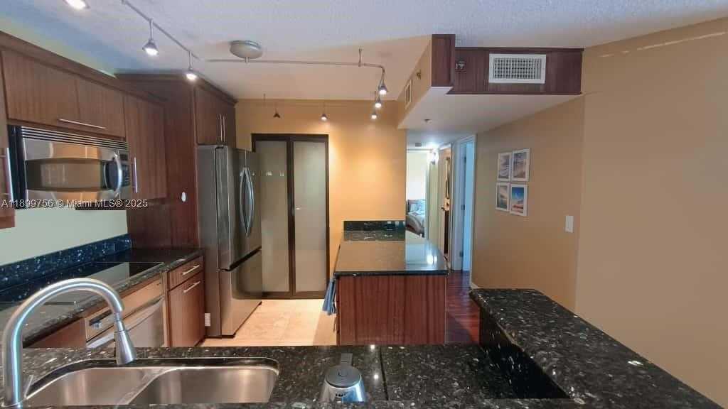 Small Image of 19999 EAST COUNTRY CLUB DR #1302, Aventura Number 8