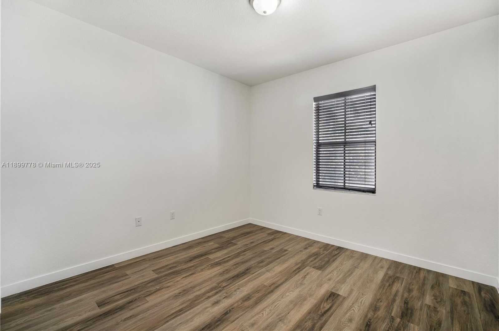 Small Image of 15500 SOUTH WEST 136TH ST #103, Miami Number 12