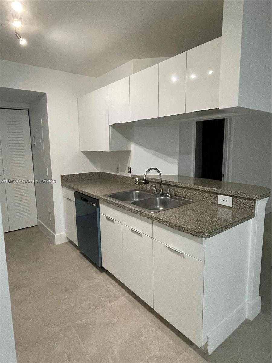 Small Image of 430 SOUTH PARK RD #3-110, Hollywood Number 2