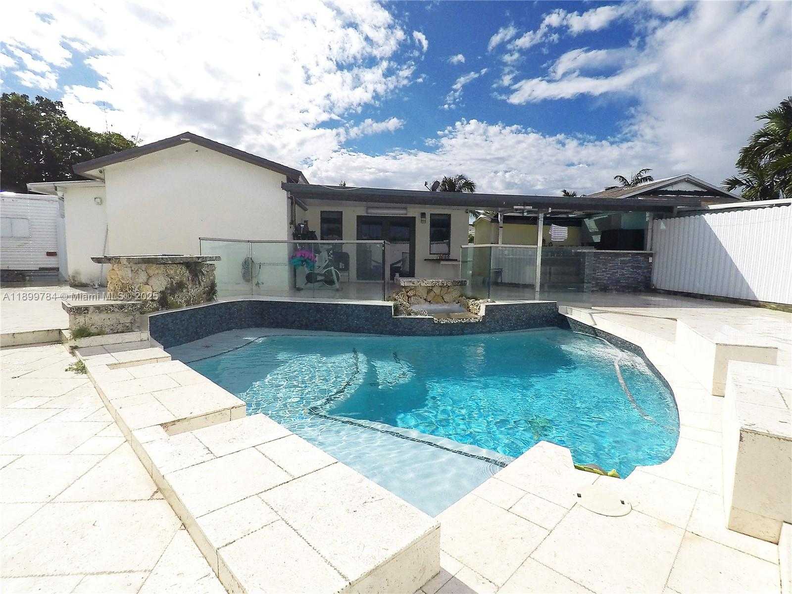 Small Image of 19823 SOUTH WEST 123RD PL, Miami Number 25