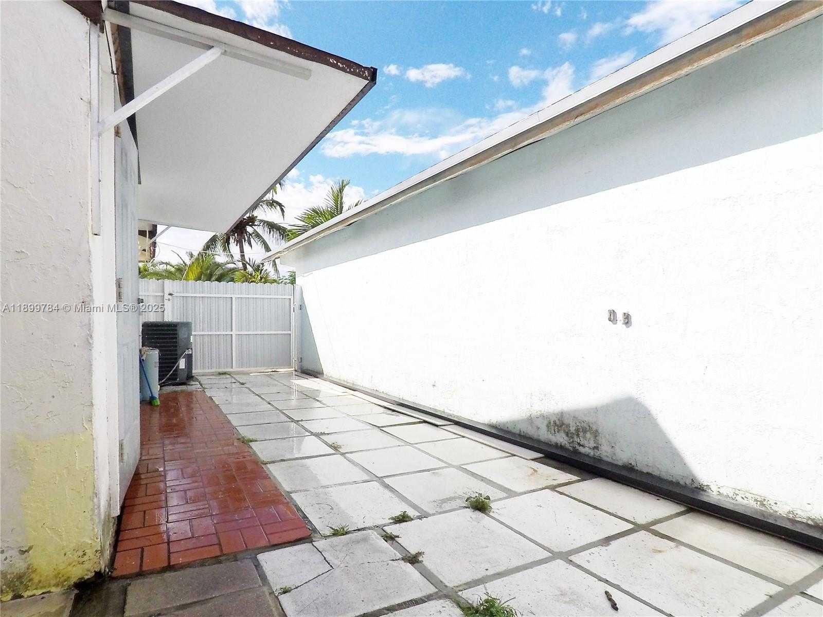 Small Image of 19823 SOUTH WEST 123RD PL, Miami Number 26