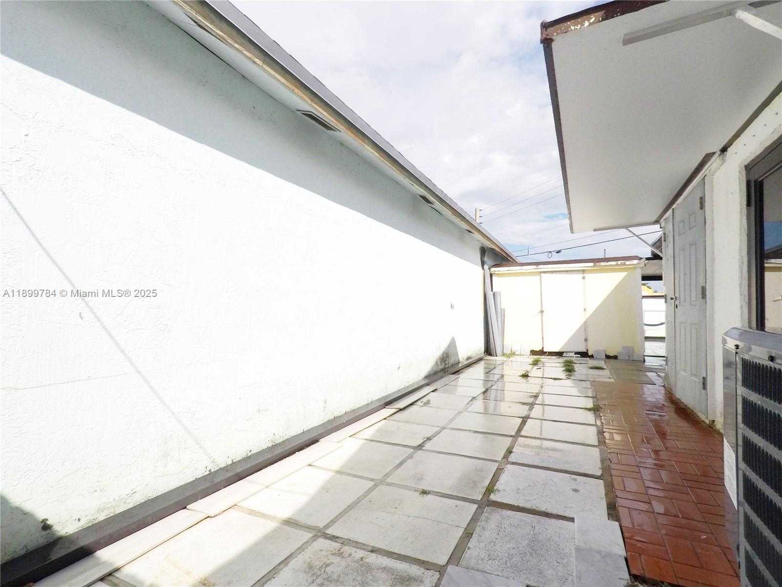 Small Image of 19823 SOUTH WEST 123RD PL, Miami Number 27