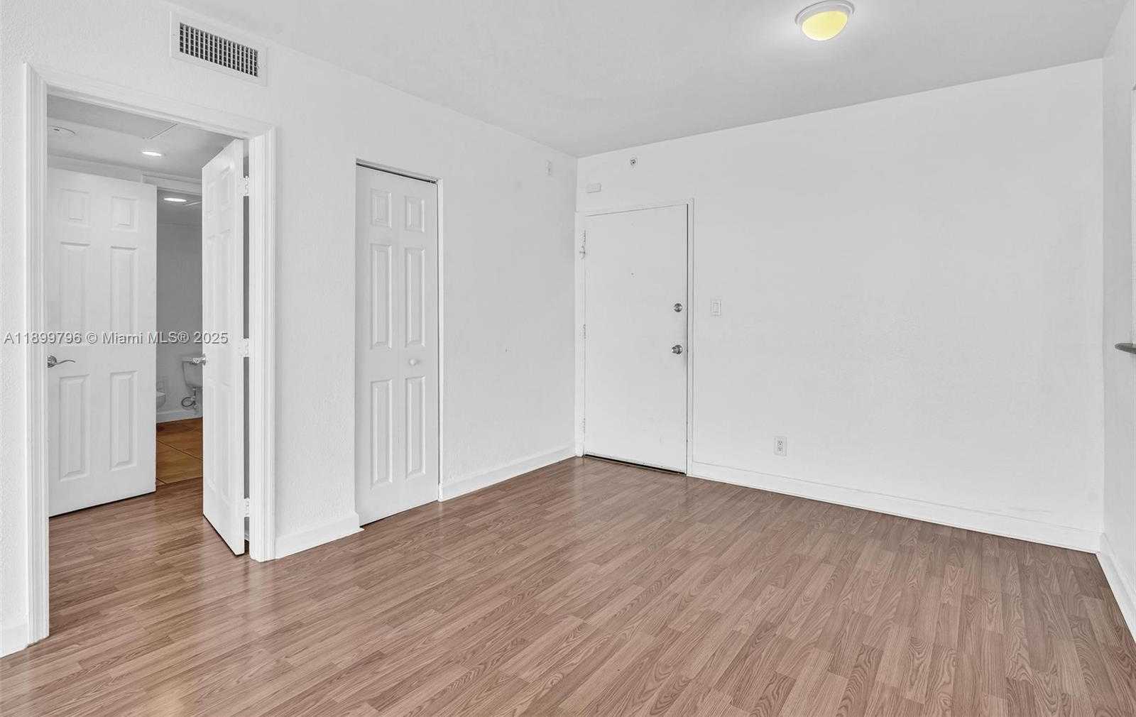 Small Image of 5600 COLLINS AVE #10J, Miami Beach Number 10