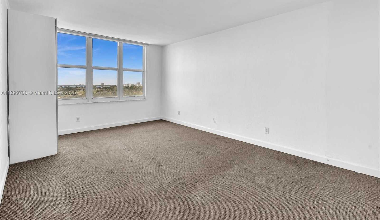 Small Image of 5600 COLLINS AVE #10J, Miami Beach Number 11