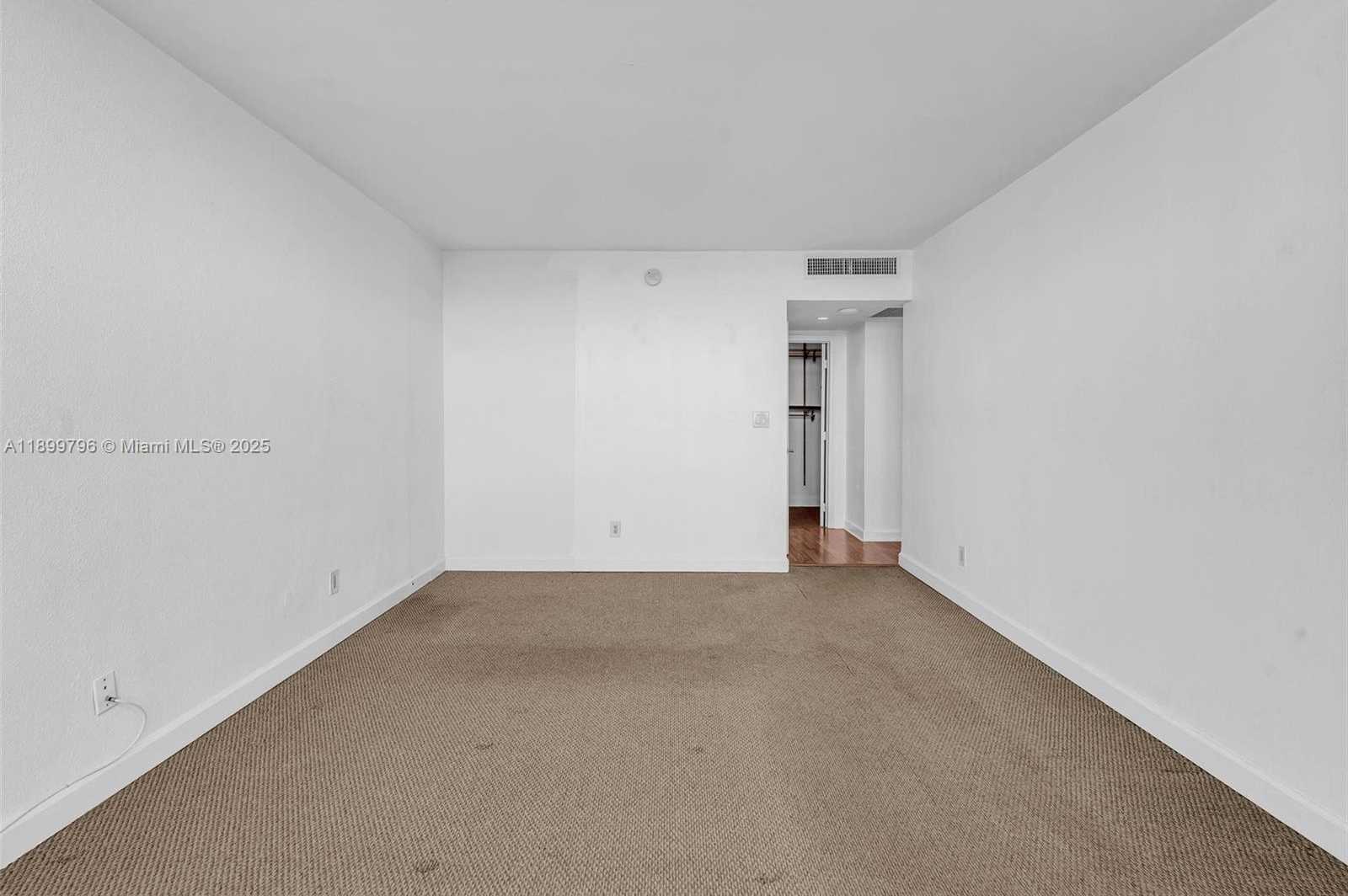 Small Image of 5600 COLLINS AVE #10J, Miami Beach Number 12