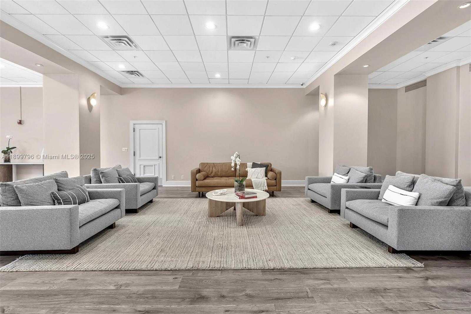 Small Image of 5600 COLLINS AVE #10J, Miami Beach Number 27