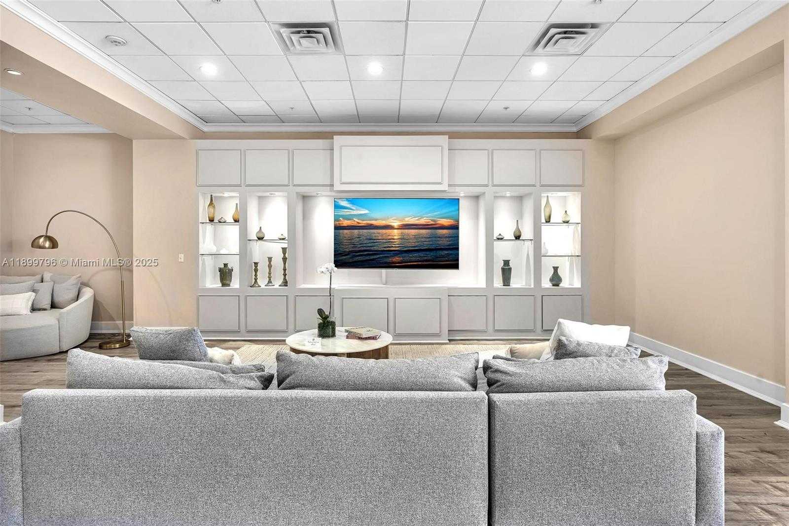 Small Image of 5600 COLLINS AVE #10J, Miami Beach Number 28