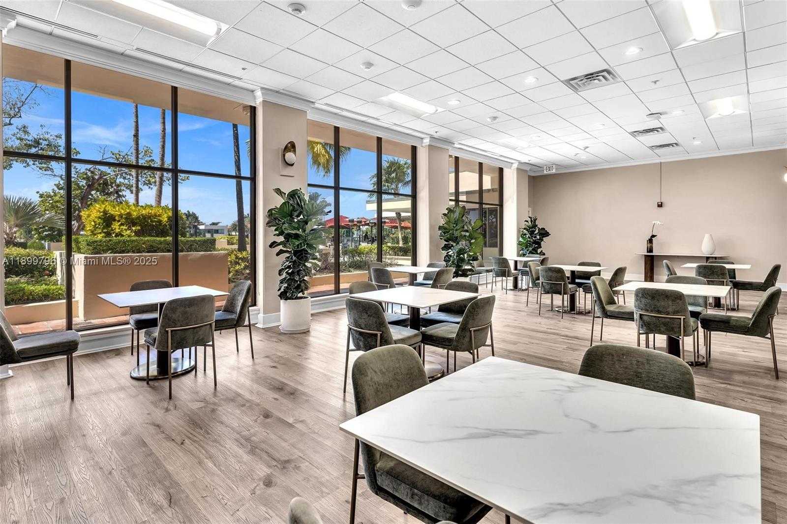 Small Image of 5600 COLLINS AVE #10J, Miami Beach Number 29